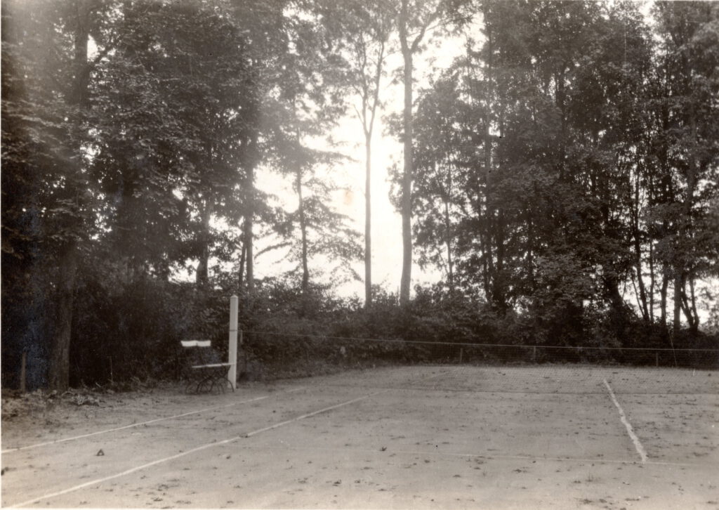 tennisplatz hinterm gutshaus